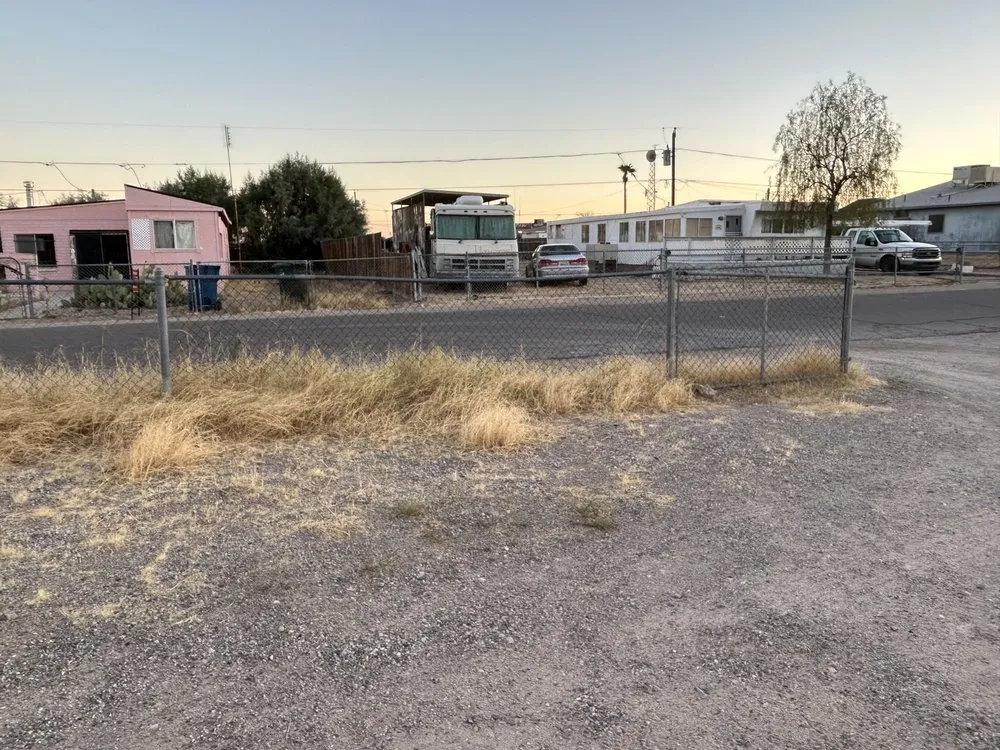 Top-rated lawn care service for residential properties in Bullhead City, AZ by Extra Hands Service