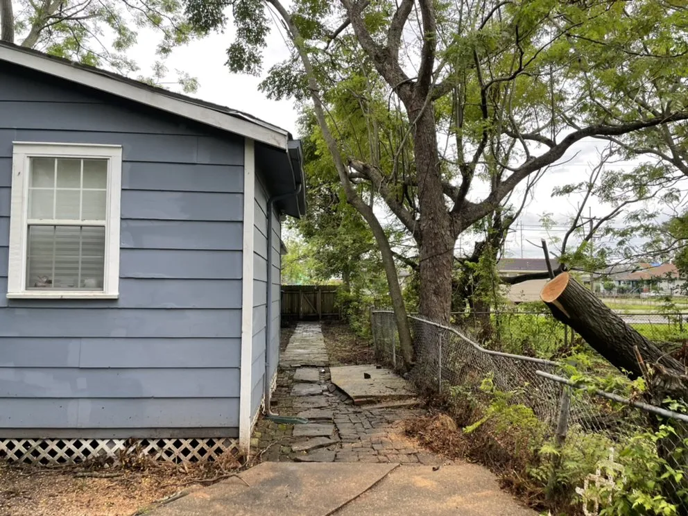 Local yard cleanup service for homes in New Orleans, LA by Extra Ordinary