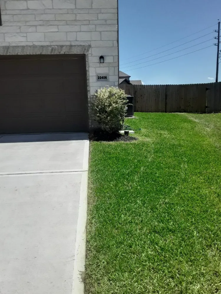 Reliable garden landscaping with custom design in Houston, TX by Extrahand Landscaping Gardening and more