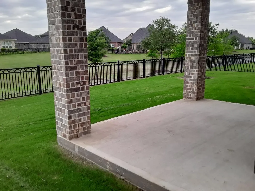 Affordable yard maintenance experts serving Houston, TX - Extrahand Landscaping Gardening and more