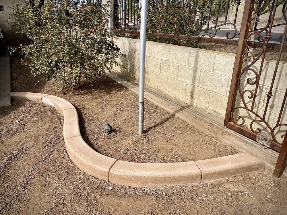 Expert yard maintenance in Peoria, AZ - Extreme Borders and Curbs