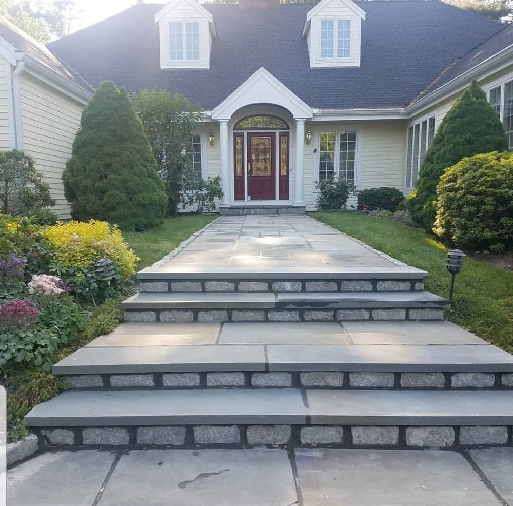 Affordable lawn mowing service experts serving Danbury, CT - Extreme Construction Services