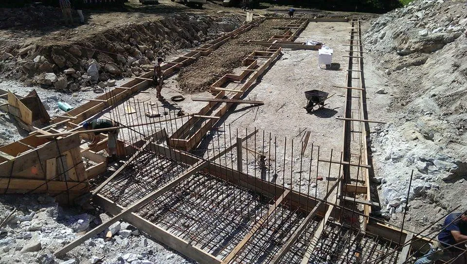 Local lawn care service experts serving Danbury, CT - Extreme Construction Services