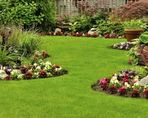 Local yard maintenance in Manlius, NY by Extreme Cuts Property Maintenance