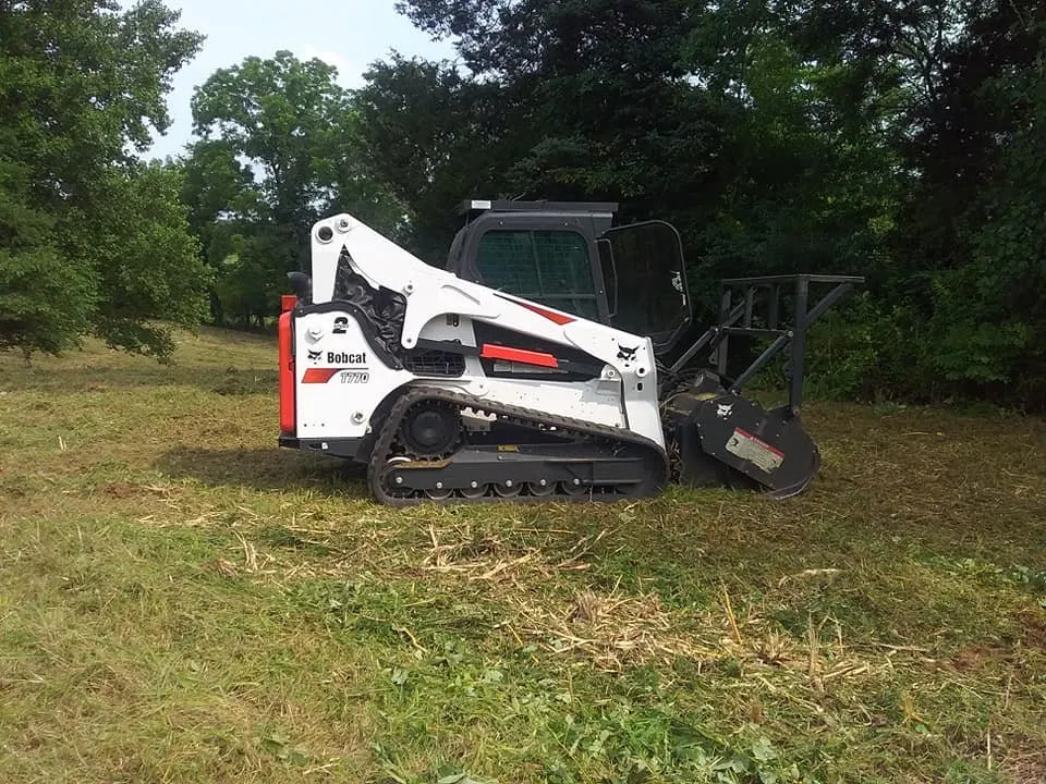 Custom landscaping services for beautiful yards in Greeneville, TN by Extreme Landworxs