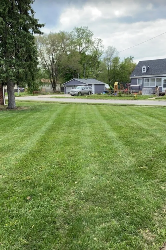 Custom yard maintenance in Omaha, NE by Extreme Lawn And Landscape