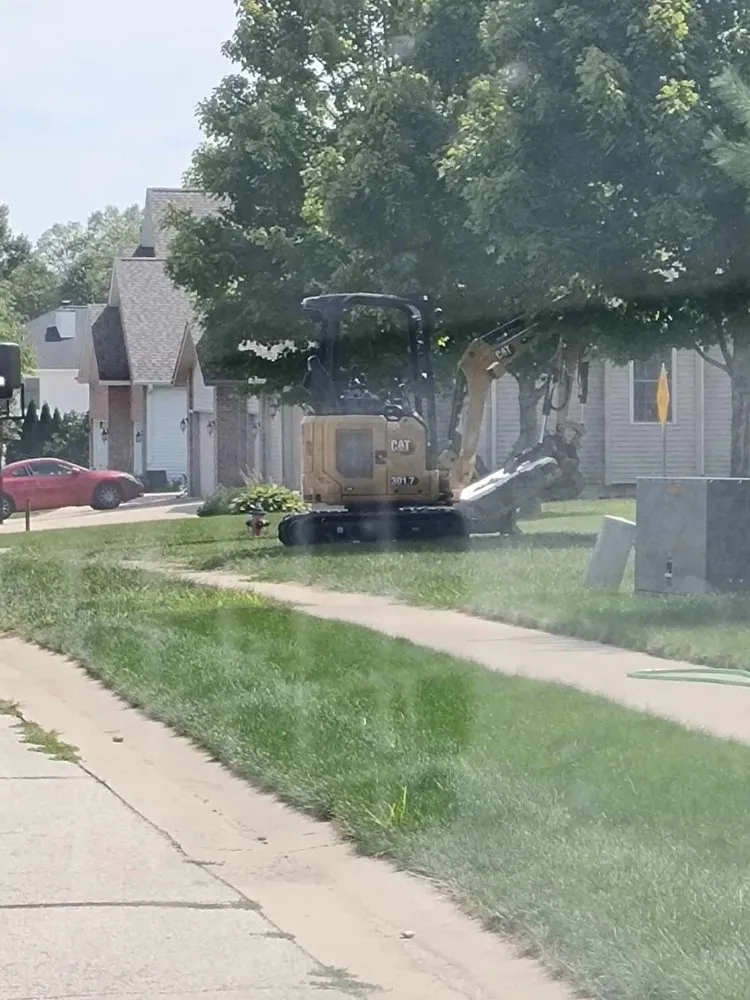 Affordable lawn mowing service in Springfield, IL by Extreme Lawn Care & Landscape