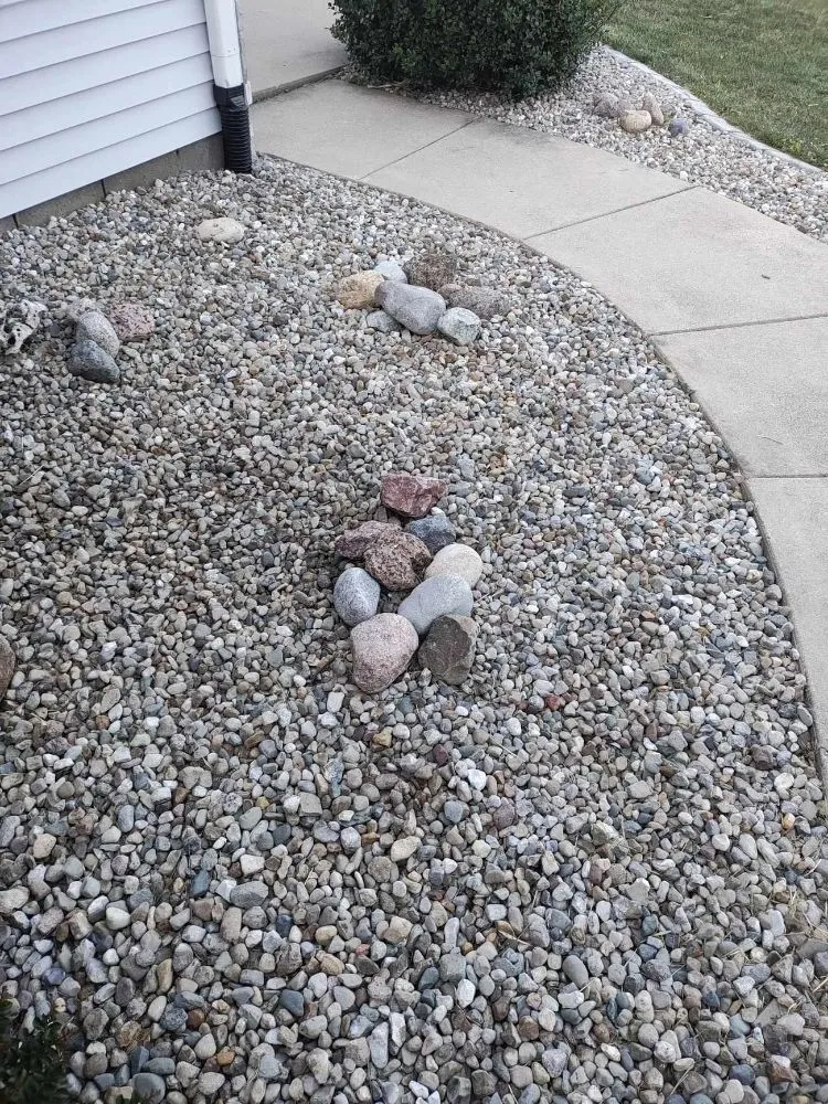 Expert lawn mowing service in Springfield, IL - Extreme Lawn Care & Landscape