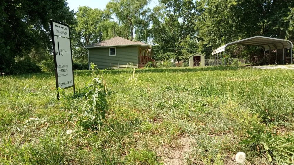 Custom yard maintenance for homes across Kansas City, MO - Extreme Lawn Care