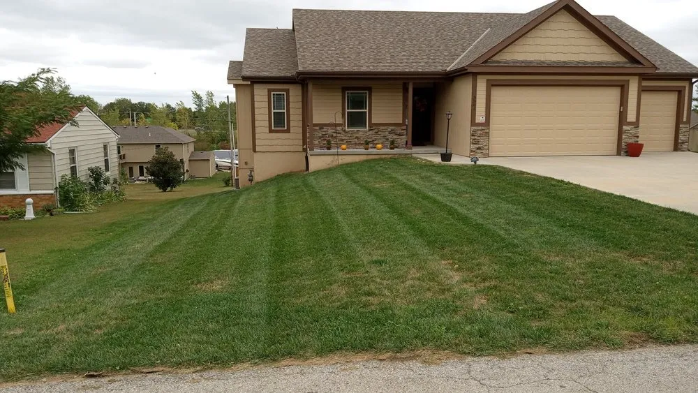 Affordable lawn mowing service in Kansas City, MO - Extreme Lawn Care