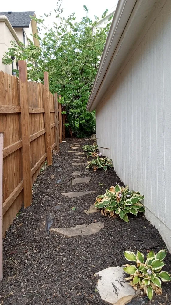 Affordable yard maintenance with custom design across Kansas City, MO - Extreme Lawn Care