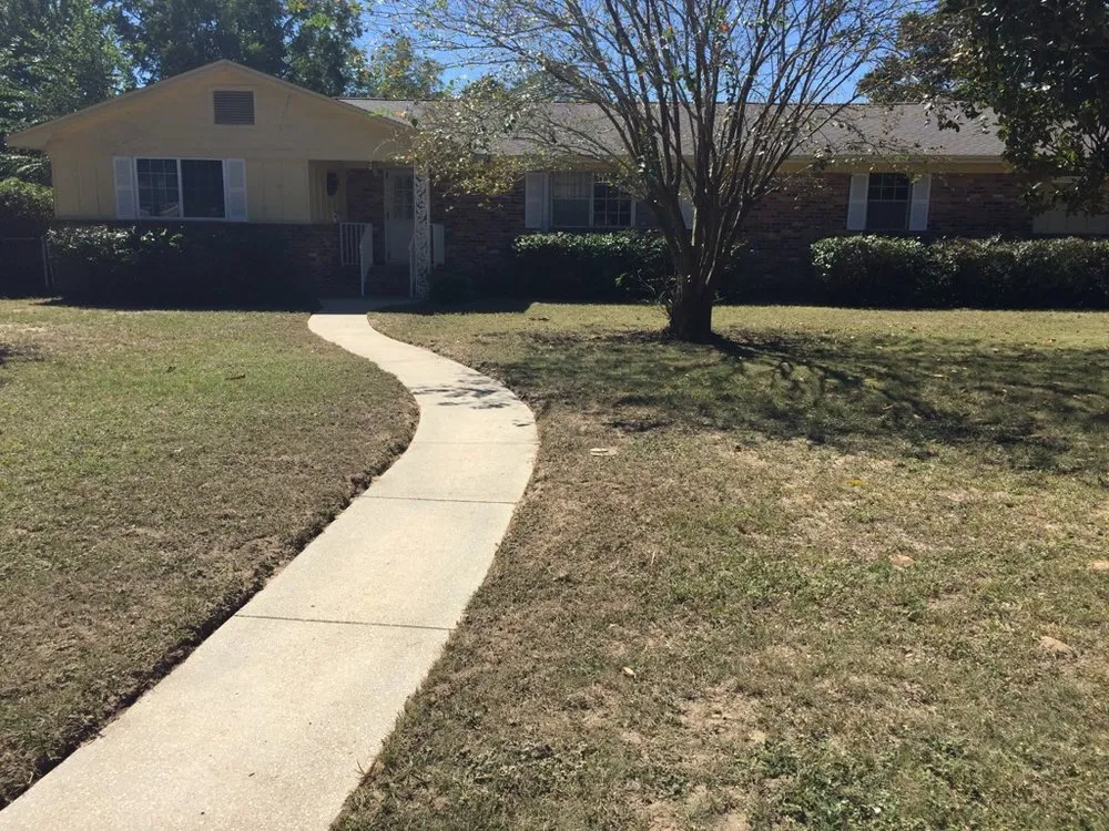 Trusted yard maintenance experts serving Gulf Breeze, FL - Eye Candy Lawns