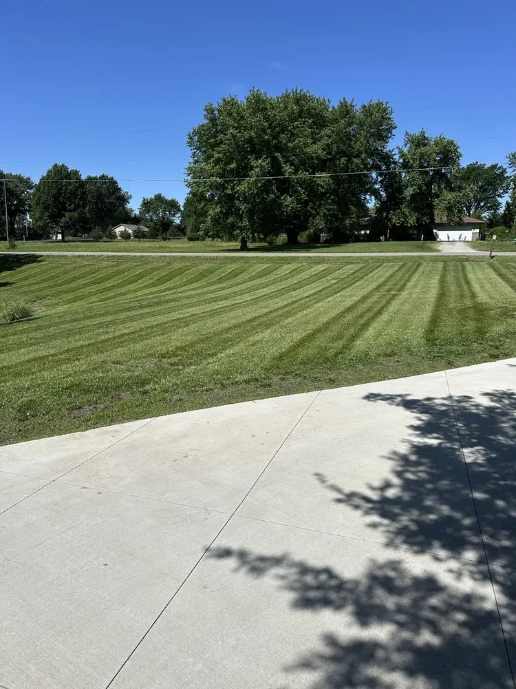 Reliable yard maintenance in Lecompton, KS by EZ and Sons