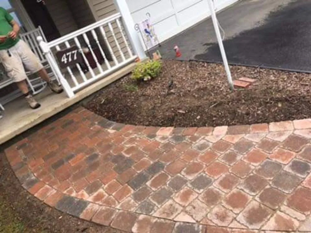 Local lawn care service near you in Davenport, FL by Ez Az 123 Services