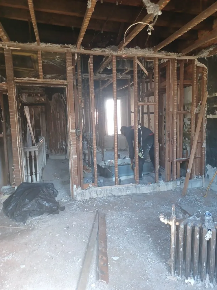 Top-rated yard cleanup service for homes in Philadelphia, PA by EZ Cleaning