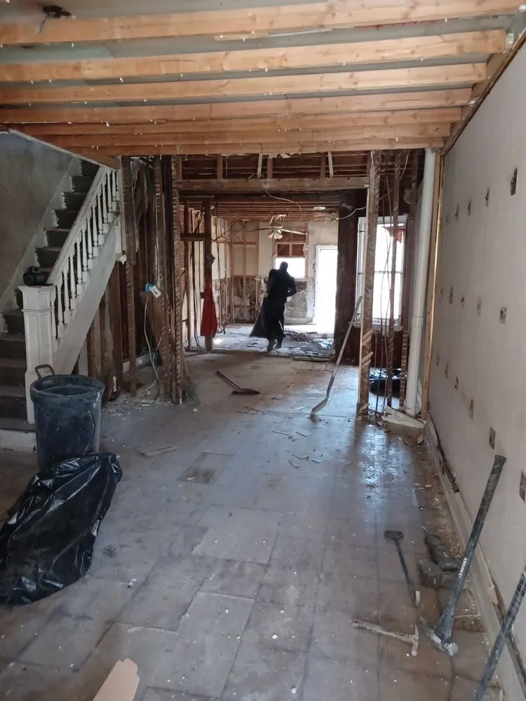 Local yard cleanup service in Philadelphia, PA - EZ Cleaning