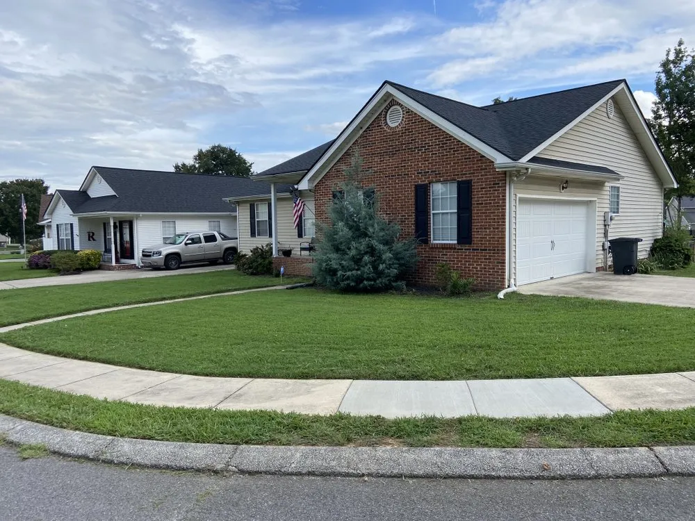 Professional yard maintenance experts serving Cleveland, TN - Ez Cuts Lawn Care