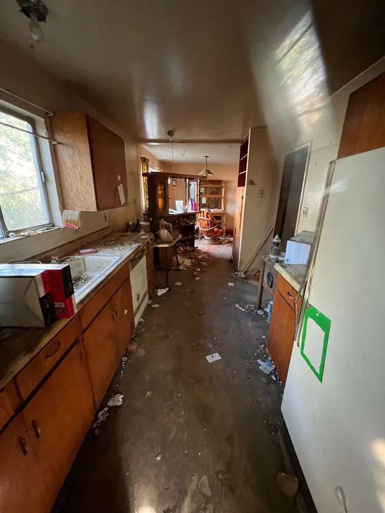 Custom yard cleanup service for homes in Tracy, CA by EZ Dump