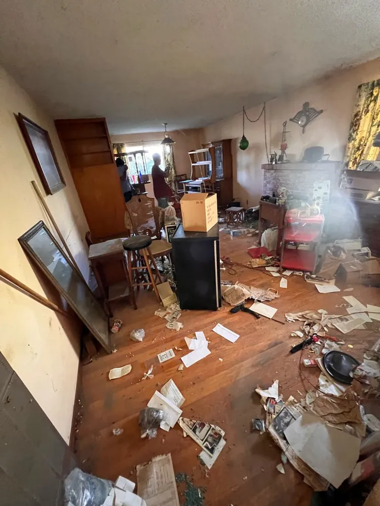 Professional yard cleanup service experts serving Tracy, CA - EZ Dump