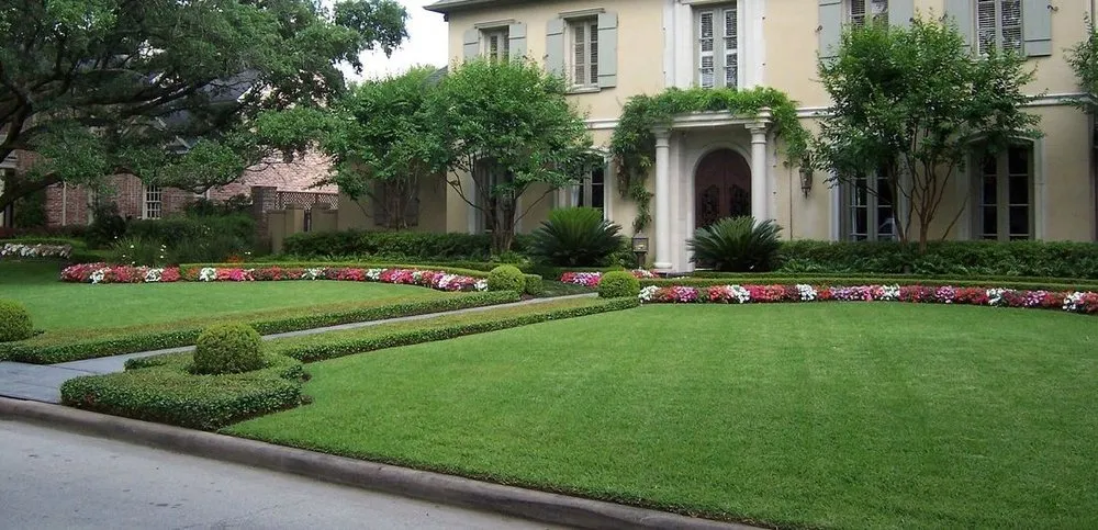 Professional landscaping services in Pittsburgh, PA by EZ Landscaping