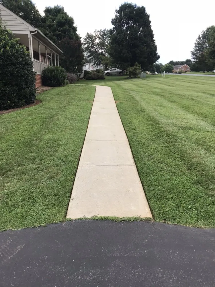 Reliable lawn care service for beautiful yards across Rustburg, VA - EZ Lawn & Landscape