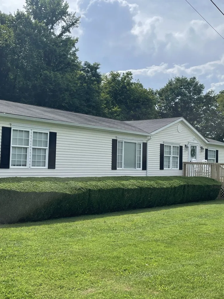 Trusted yard maintenance in Columbia, TN by Ez Lawn Care