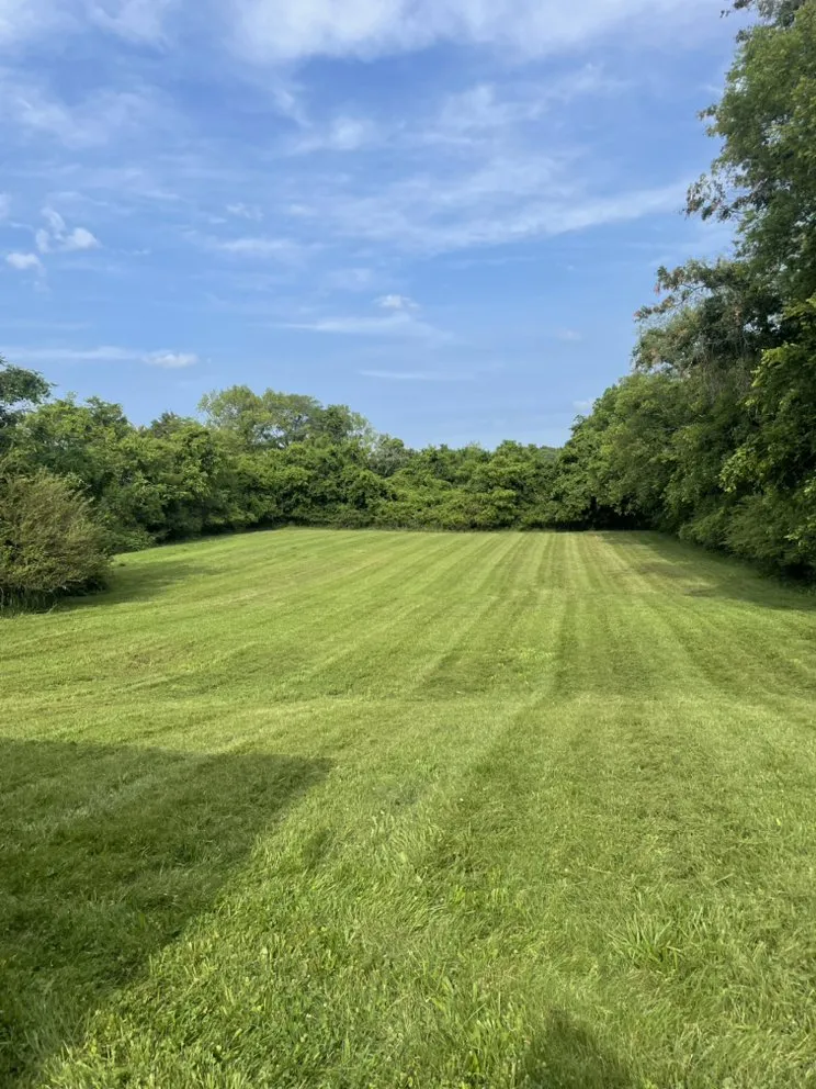 Local landscaping services experts serving Columbia, TN - Ez Lawn Care