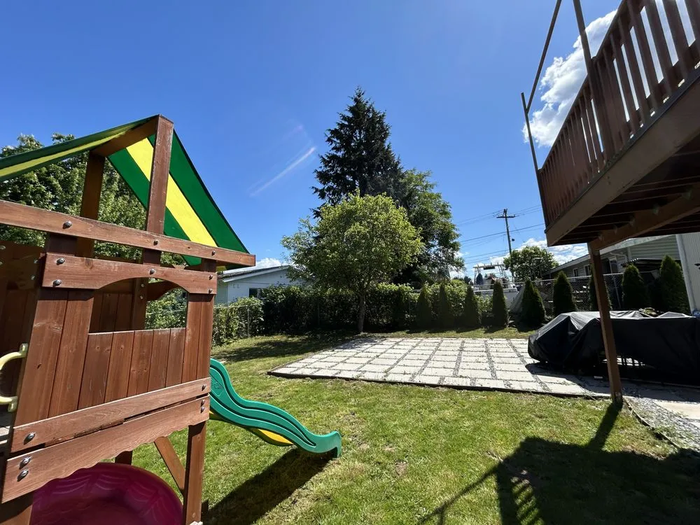 Professional yard maintenance for beautiful yards in Seattle, WA by Ez Lawn Service