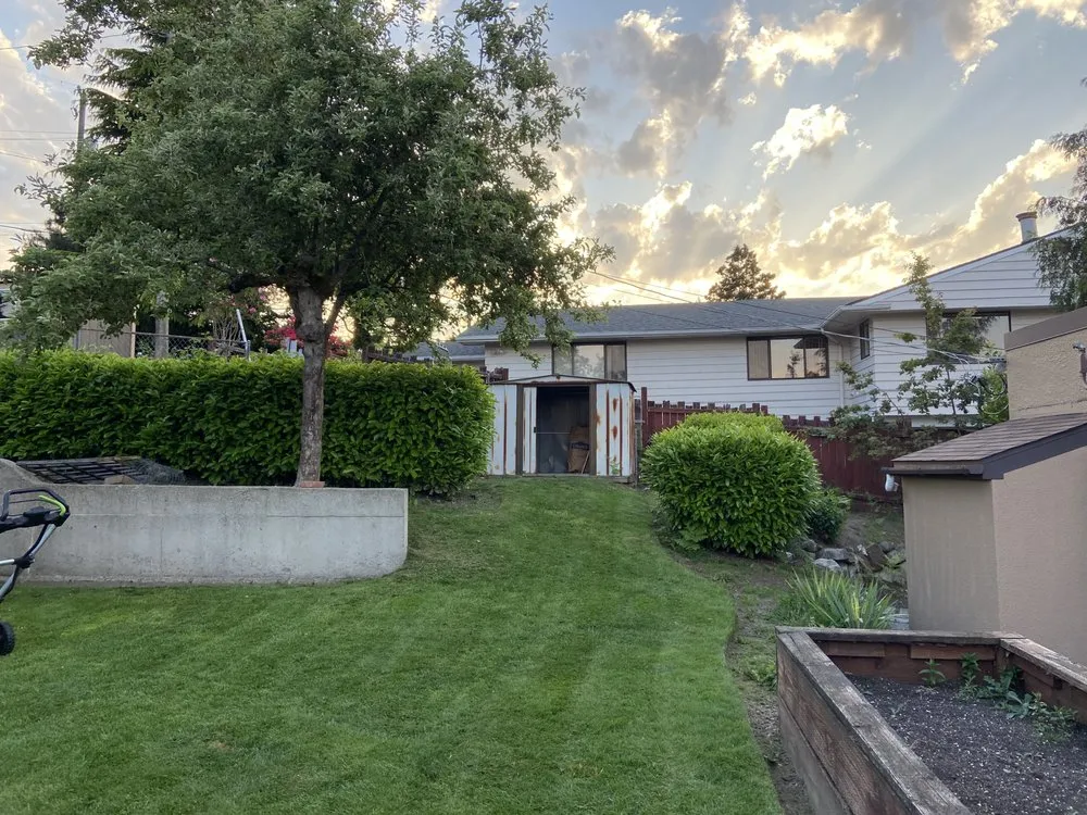 Custom lawn mowing service in Seattle, WA - Ez Lawn Service