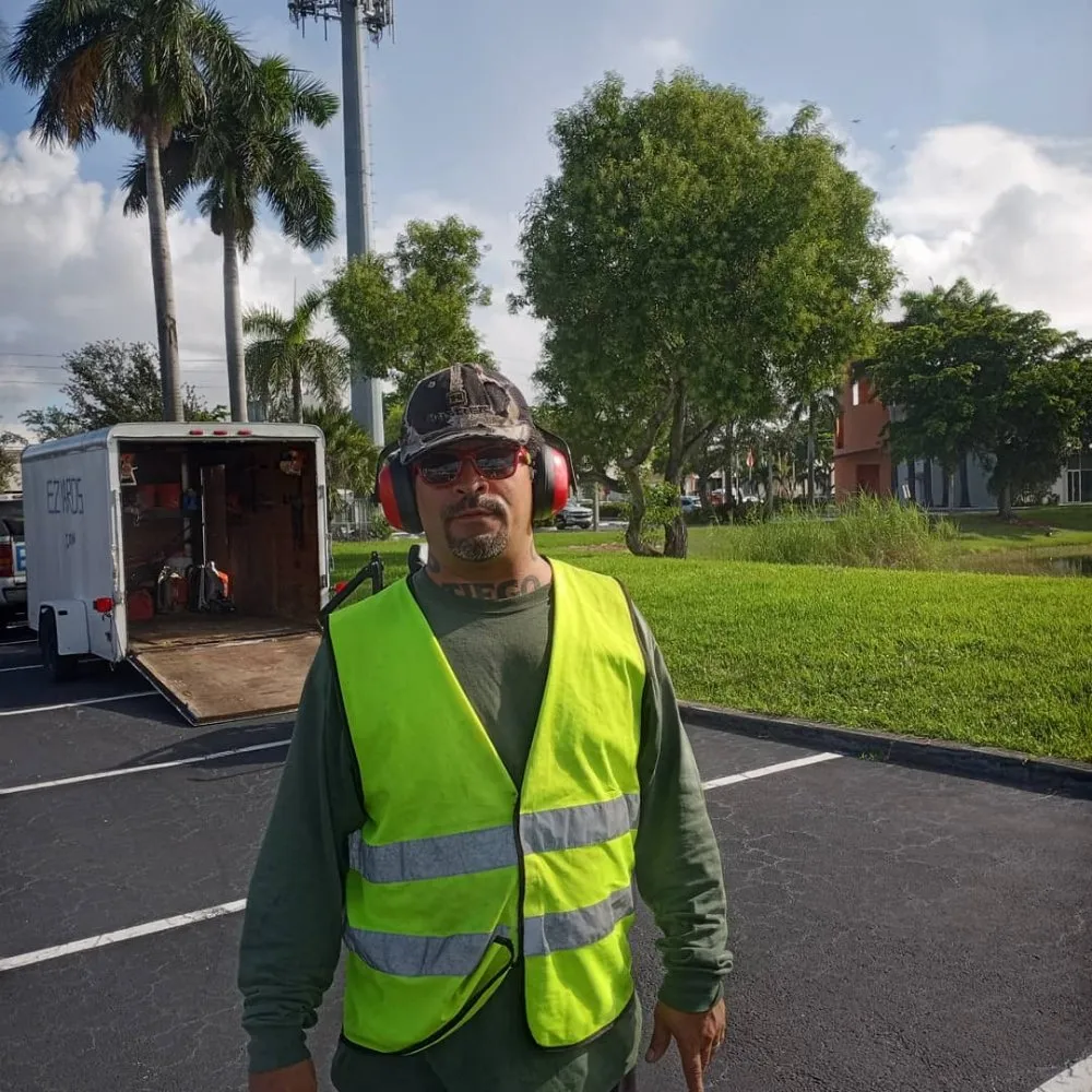 Professional landscaping services experts serving Miami, FL - EZ YARDS