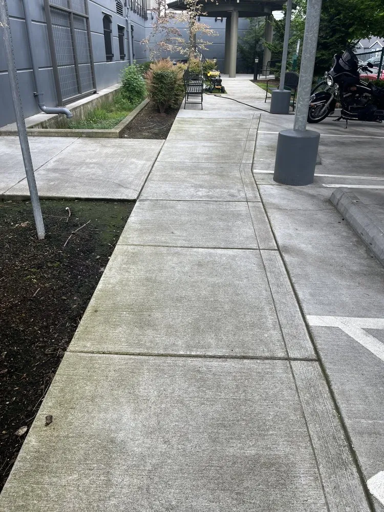 Expert yard maintenance with custom design in Hillsboro, OR by Ezer Services