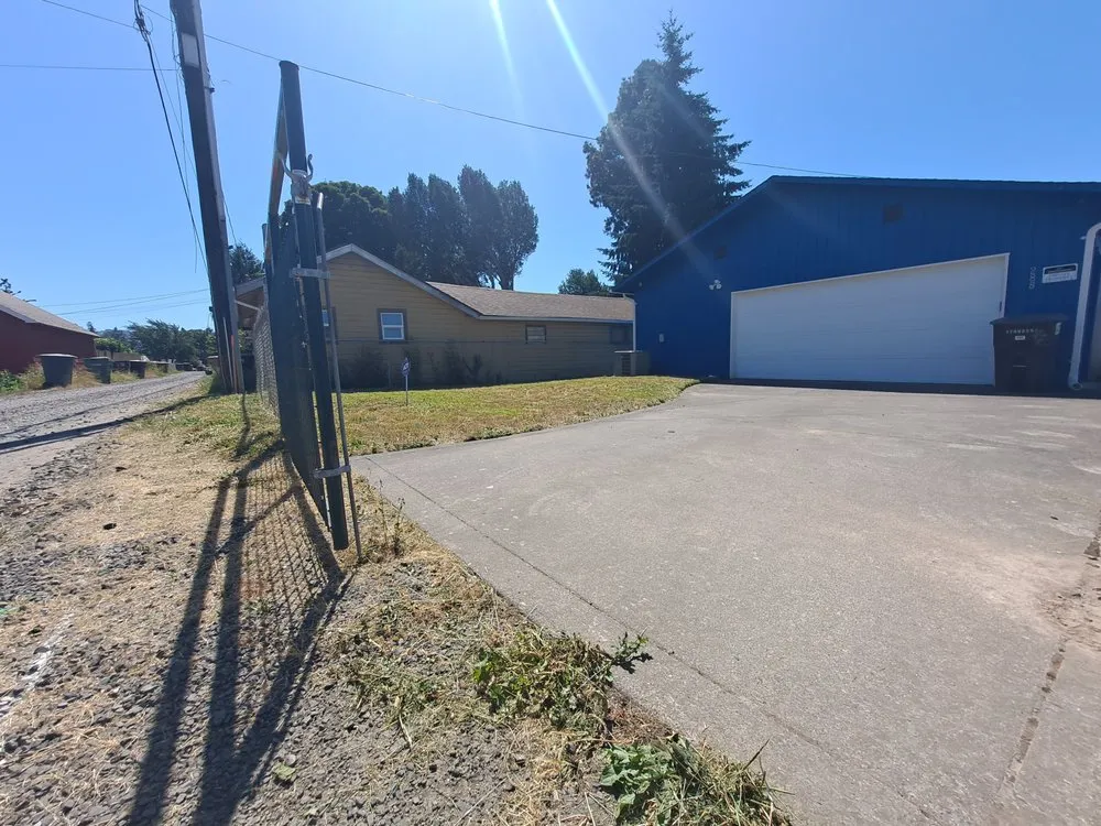 Custom landscape installation experts serving Longview, WA - Ezra & drews services