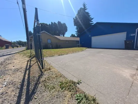 Ezra & drews services Logo