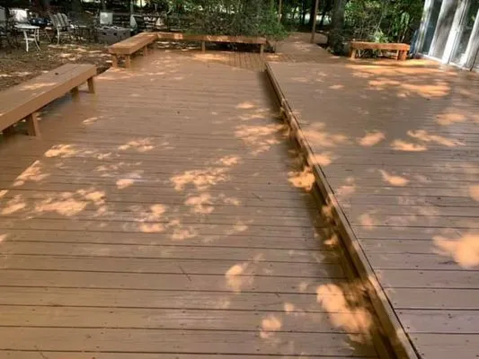 Ezra's Home & Lawn Service's Logo