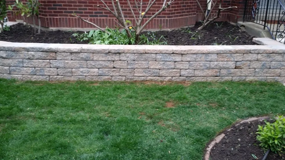 Professional outdoor landscaping in Evanston, IL - F & M Landscaping