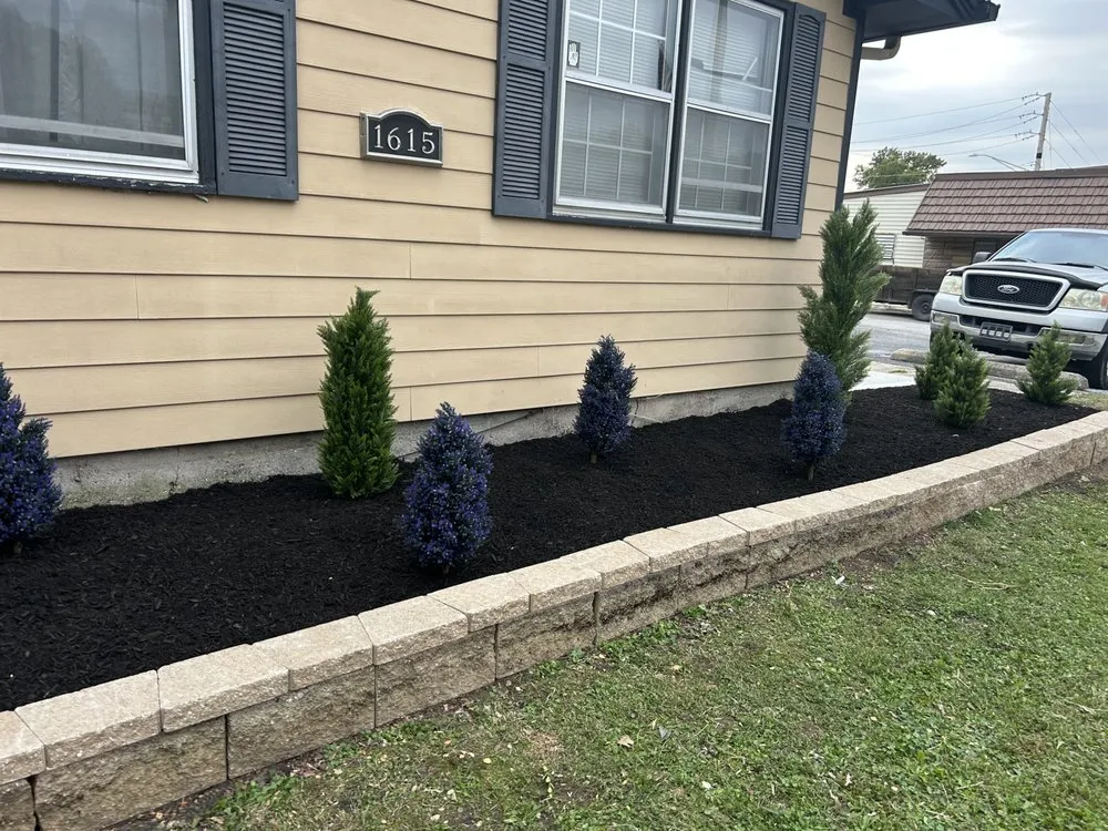Trusted yard cleanup service for year-round maintenance across Indianapolis city (balance), IN - F Torres Landscaping
