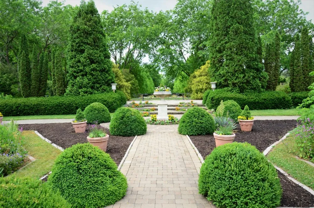 Custom lawn mowing service experts serving Richmond, VA - F&A Landscaping Services