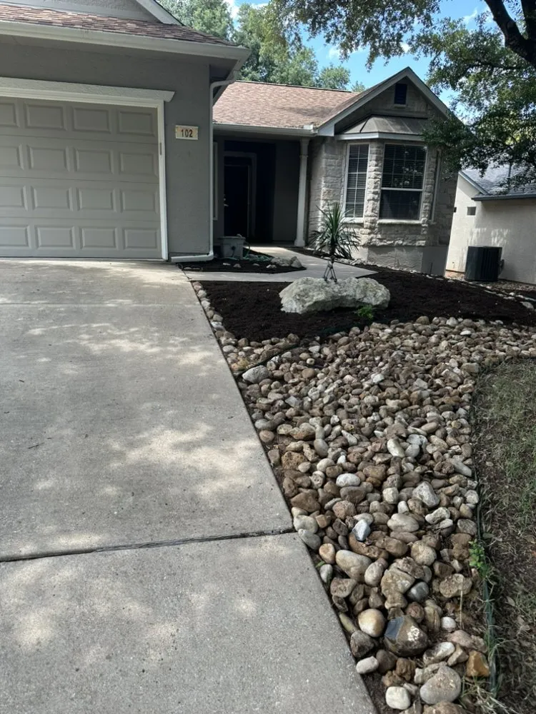 Custom lawn care service experts serving Pflugerville, TX - Fabians Lawn Service