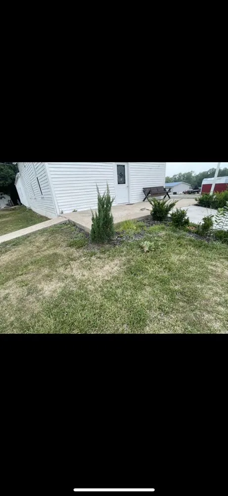 Reliable yard maintenance in Bowling Green, MO by Fairchild Lawncare