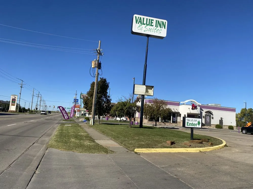 Top-rated yard maintenance in Salina, KS by Fairchild Lawncare