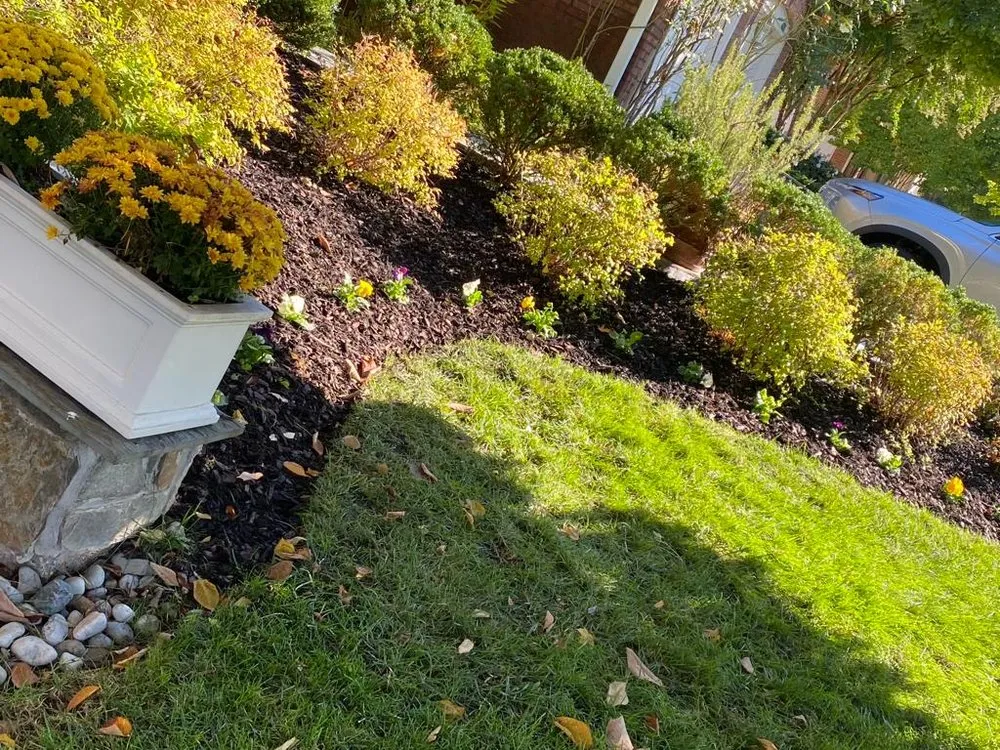 Expert lawn mowing service experts serving Fairfax, VA - Fairfax Landscape & Gardening