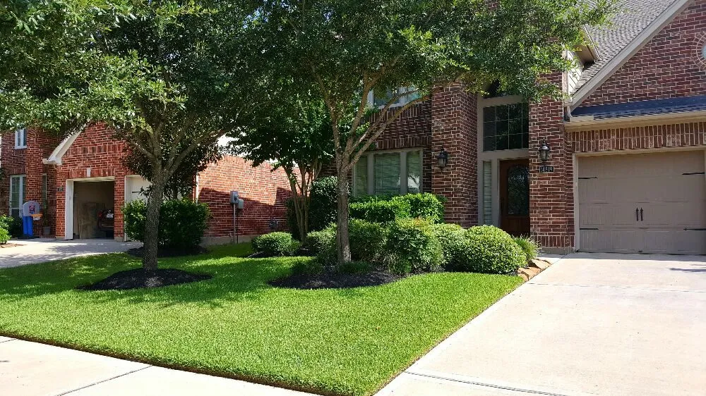 Expert garden landscaping in Cypress, TX - Fairfield Lawn Mowing Service