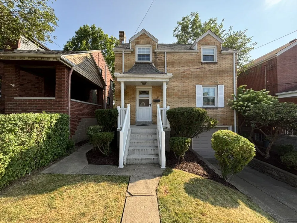 Custom landscaping services in Pittsburgh, PA by Fairway Landscape