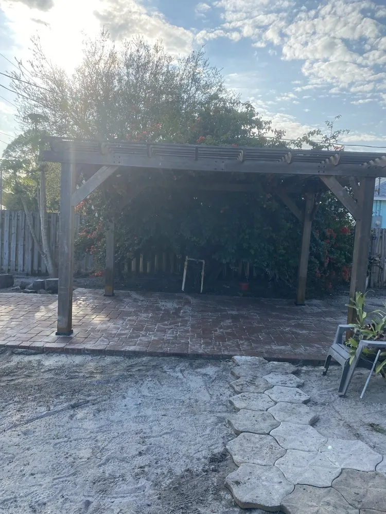 Custom landscaping services experts serving Palm Bay, FL - Faithful Lawn Service