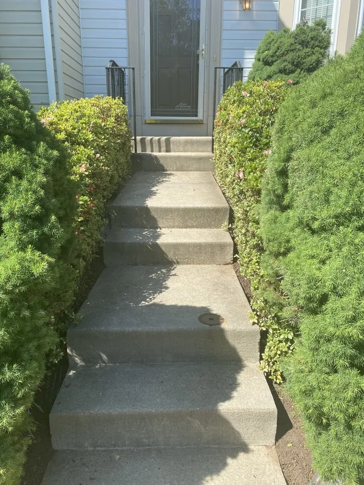 Reliable lawn care service in Highland Beach, MD by Fajardo's Landscape