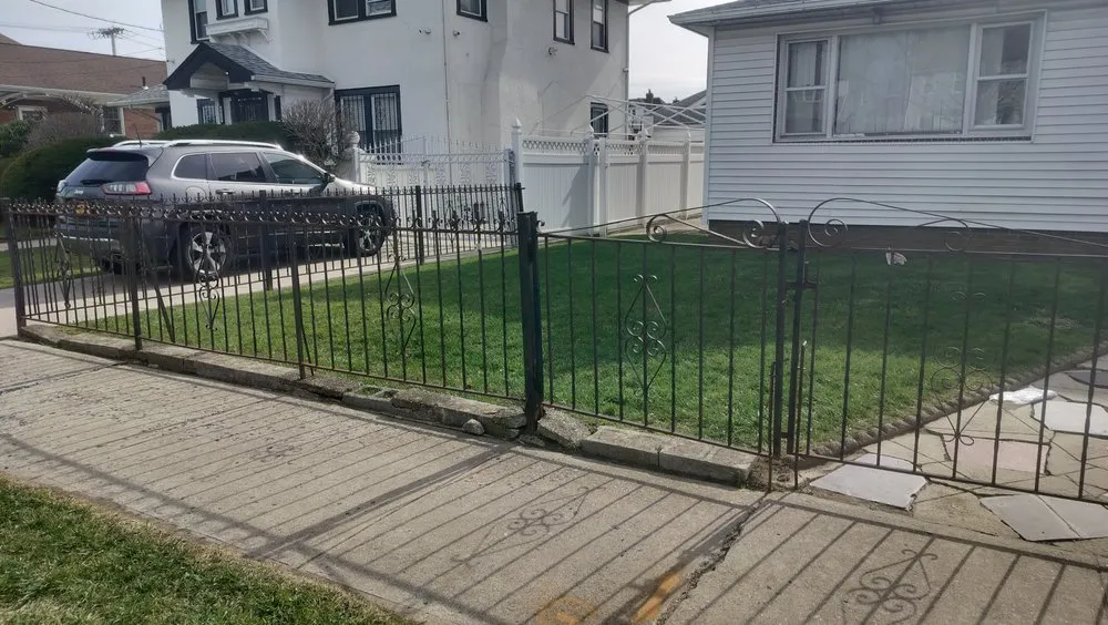 Custom lawn mowing service in Flushing, NY by Fajugica Landscaping