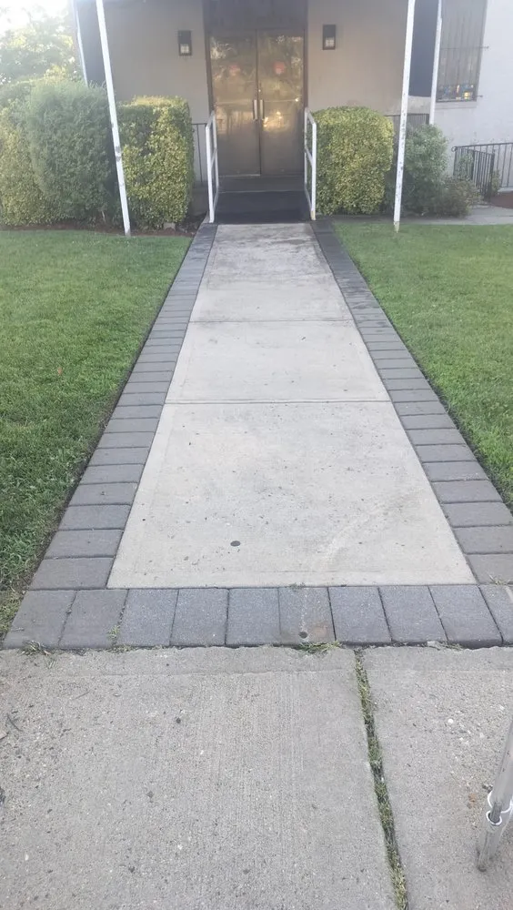 Affordable lawn mowing service for homes in Flushing, NY by Fajugica Landscaping