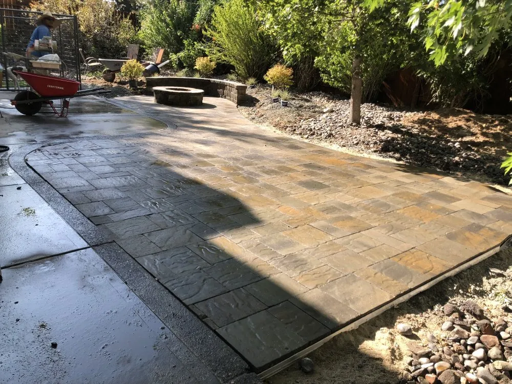 Professional yard maintenance in Sacramento, CA by Falcon Artscapes