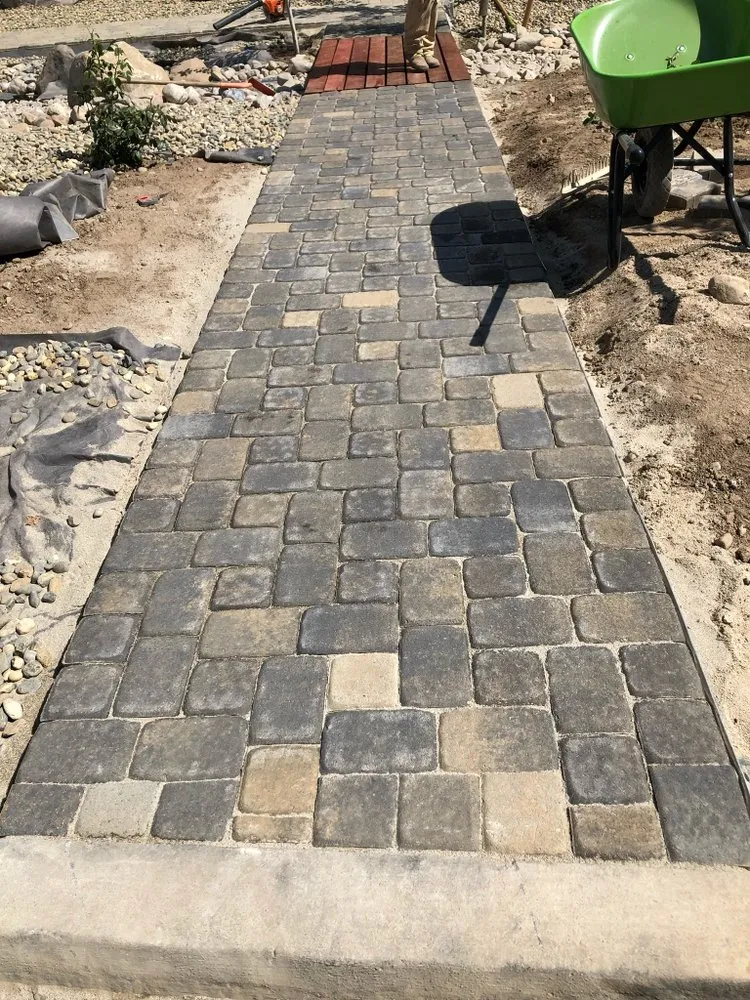 Top-rated lawn mowing service for beautiful yards across Sacramento, CA - Falcon Artscapes