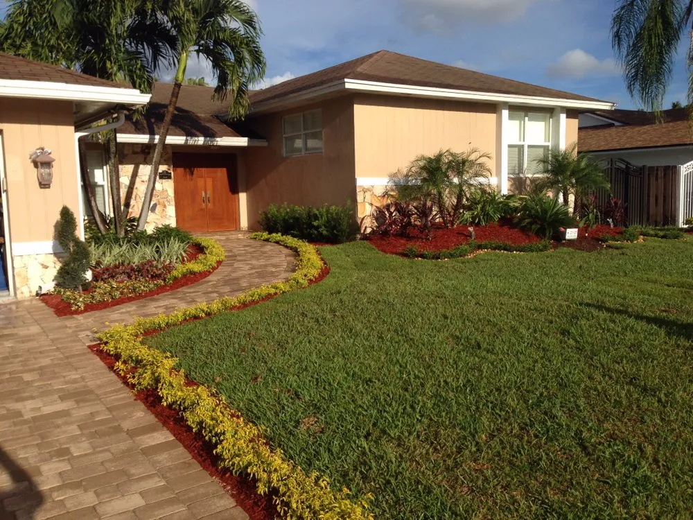 Custom lawn mowing service experts serving Miami, FL - Falcon Pro Lawn